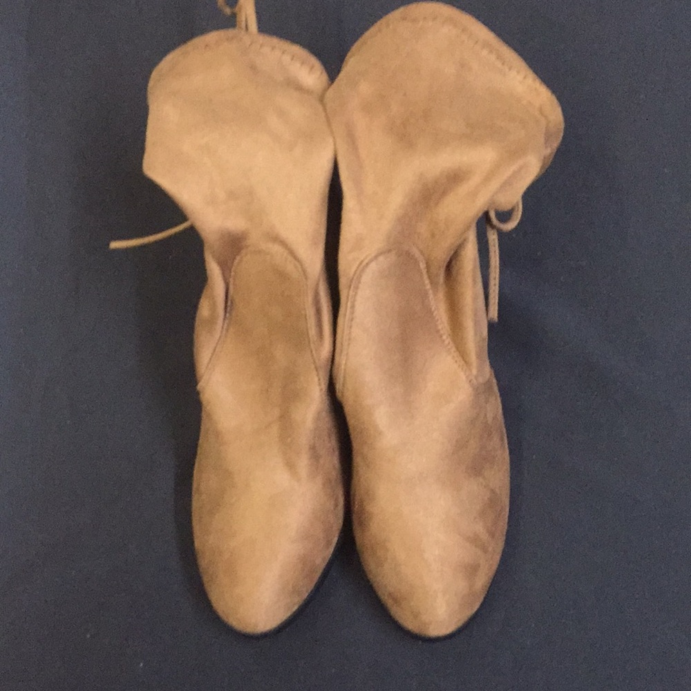 NWNT Forever Brown 3in Heel Boots.
